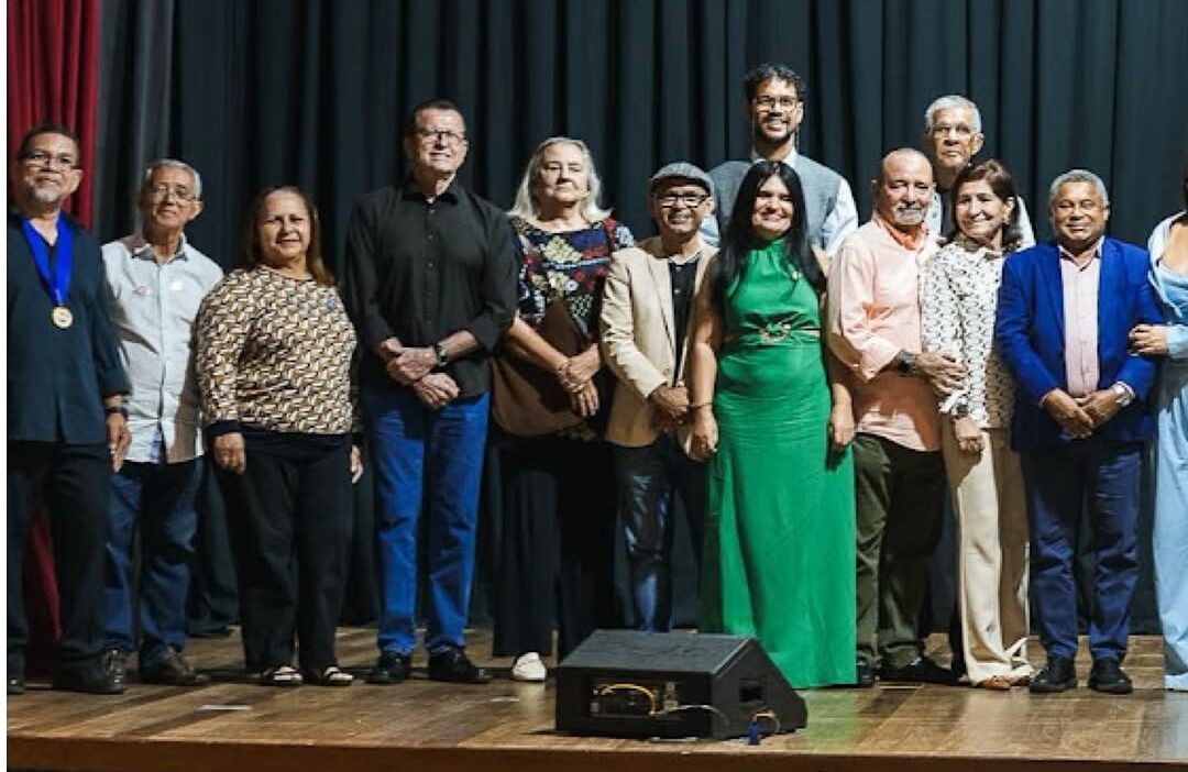 Sarau Vozes da Ilha, no Teatro da Cidade